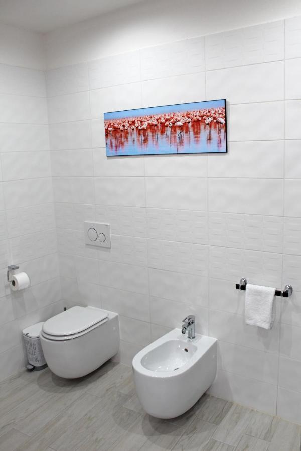 קליארי Flamingo Luxury Apartment Ajpsardinia מראה חיצוני תמונה